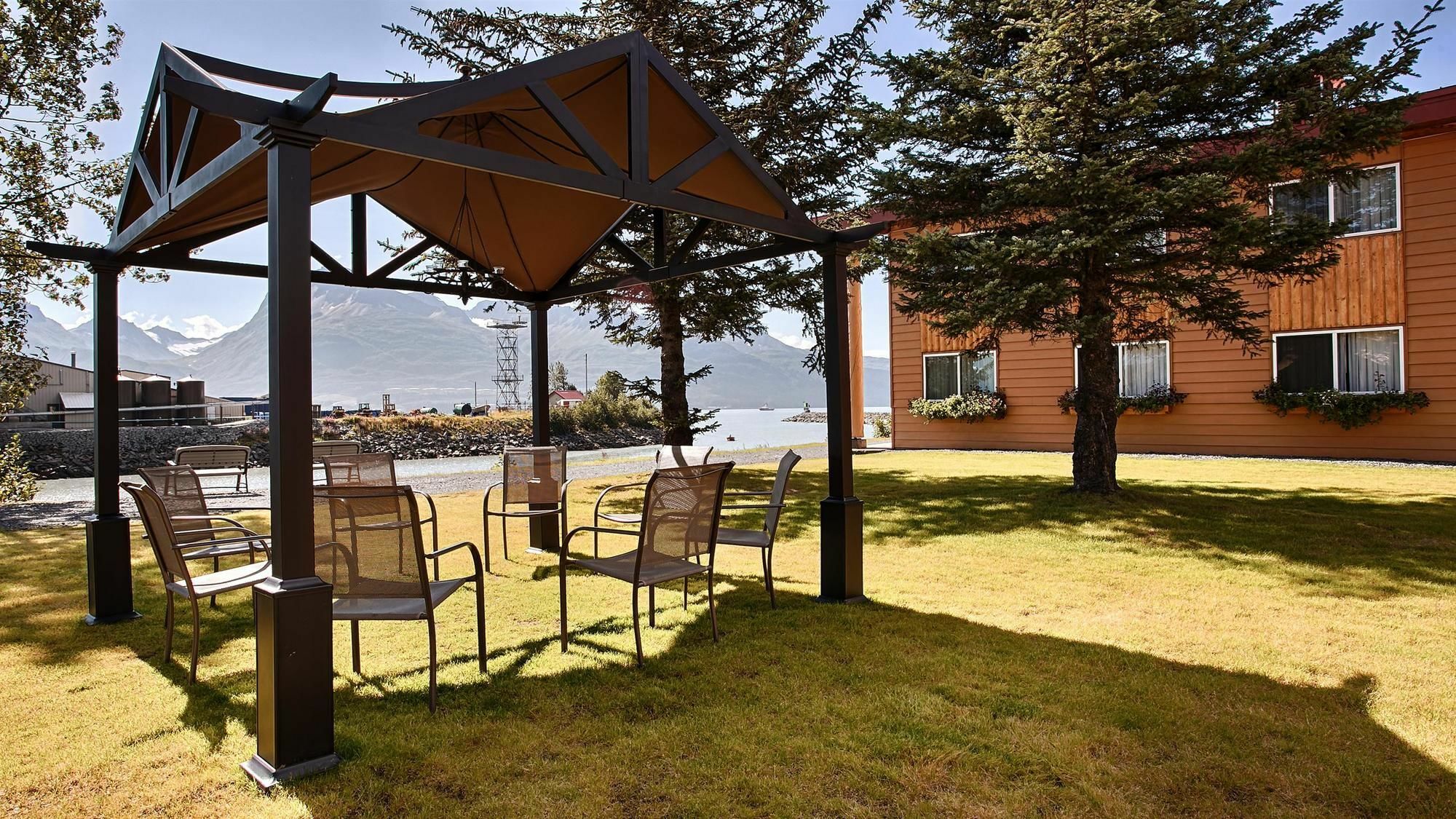Best Western Valdez Harbor Inn Экстерьер фото